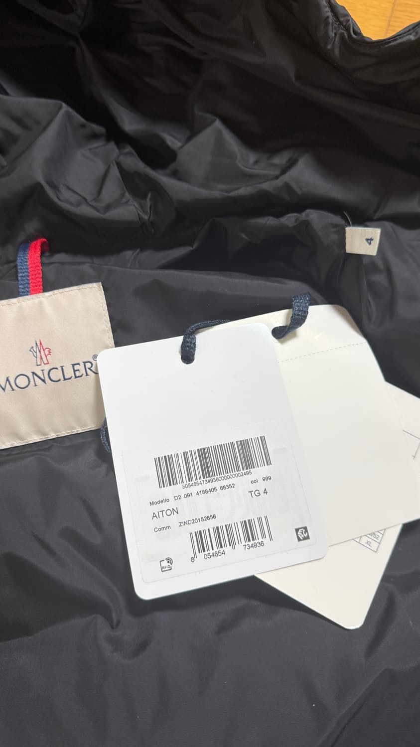 몽클레어 AITON 남성 패딩 블랙 TG 4 상품이미지6