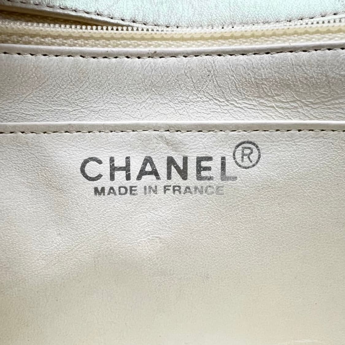 샤넬 클래식 플랩백 페이턴트 옐로우 상품이미지8