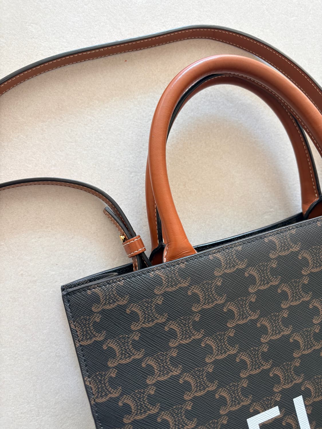 셀린느 카바스백M 상품이미지3