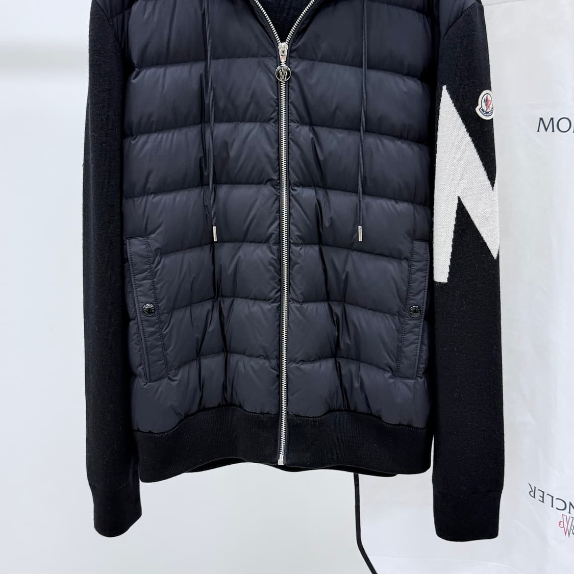 [S+급/2XL] 몽클레어 슬리브 후드 니트패딩 블랙 상품이미지3