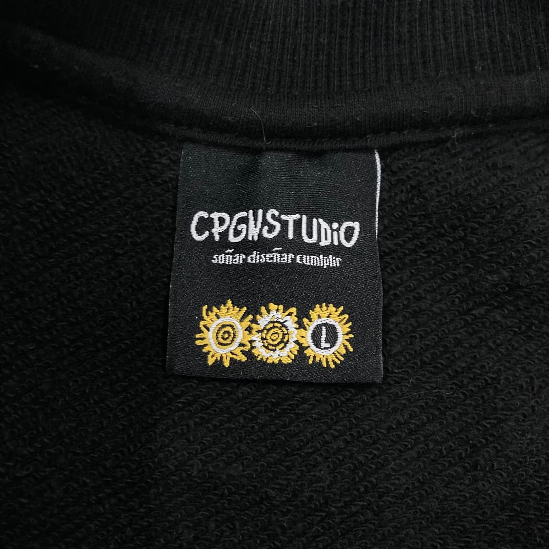 꼼파뇨 스튜디오 블랙 컬러 빅로고 맨투맨 상품이미지3