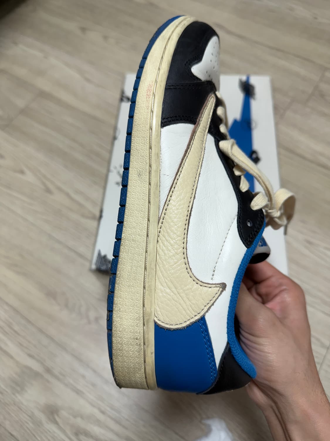 [275] 나이키 X 트래비스 스캇 조던 1 로우 프라그먼트 상품이미지2