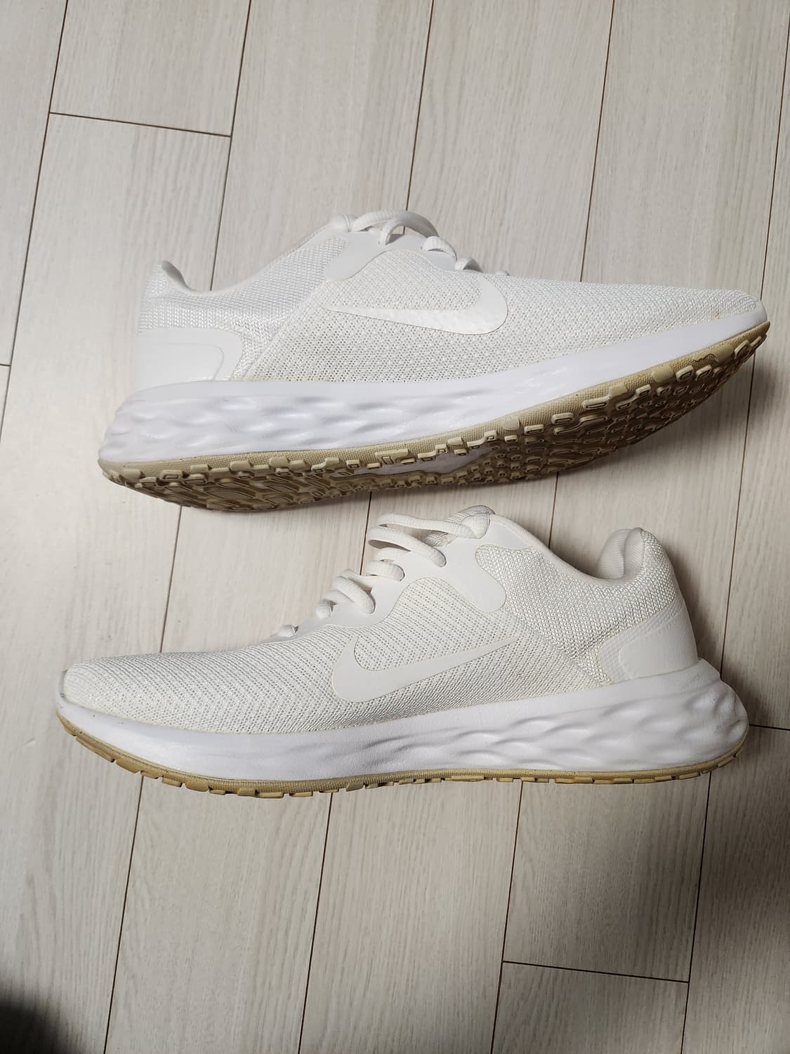 나이키 레볼루션 6 넥스트 네이처 사이즈265 DC3728-102

 상품이미지5