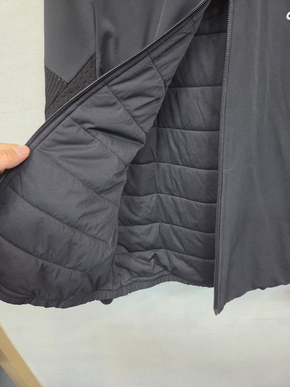 아디다스 여성 프리마로프트 패디드 니트 투웨이 자켓 L 상품이미지8