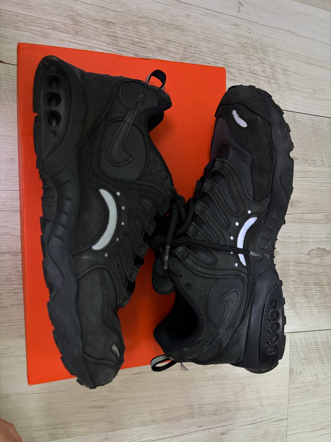 [275] 나이키 에어 테라 휴마라 SP 블랙 앤 앤트러사이트 상품이미지3