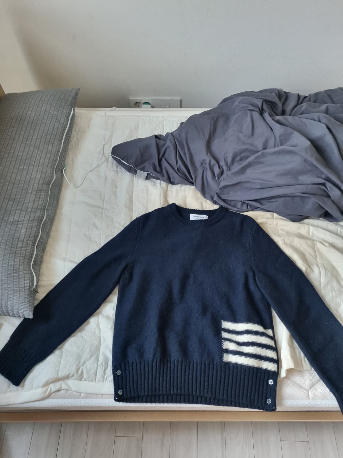 (정품) 톰브라운 인트라시아 니트 상품이미지1