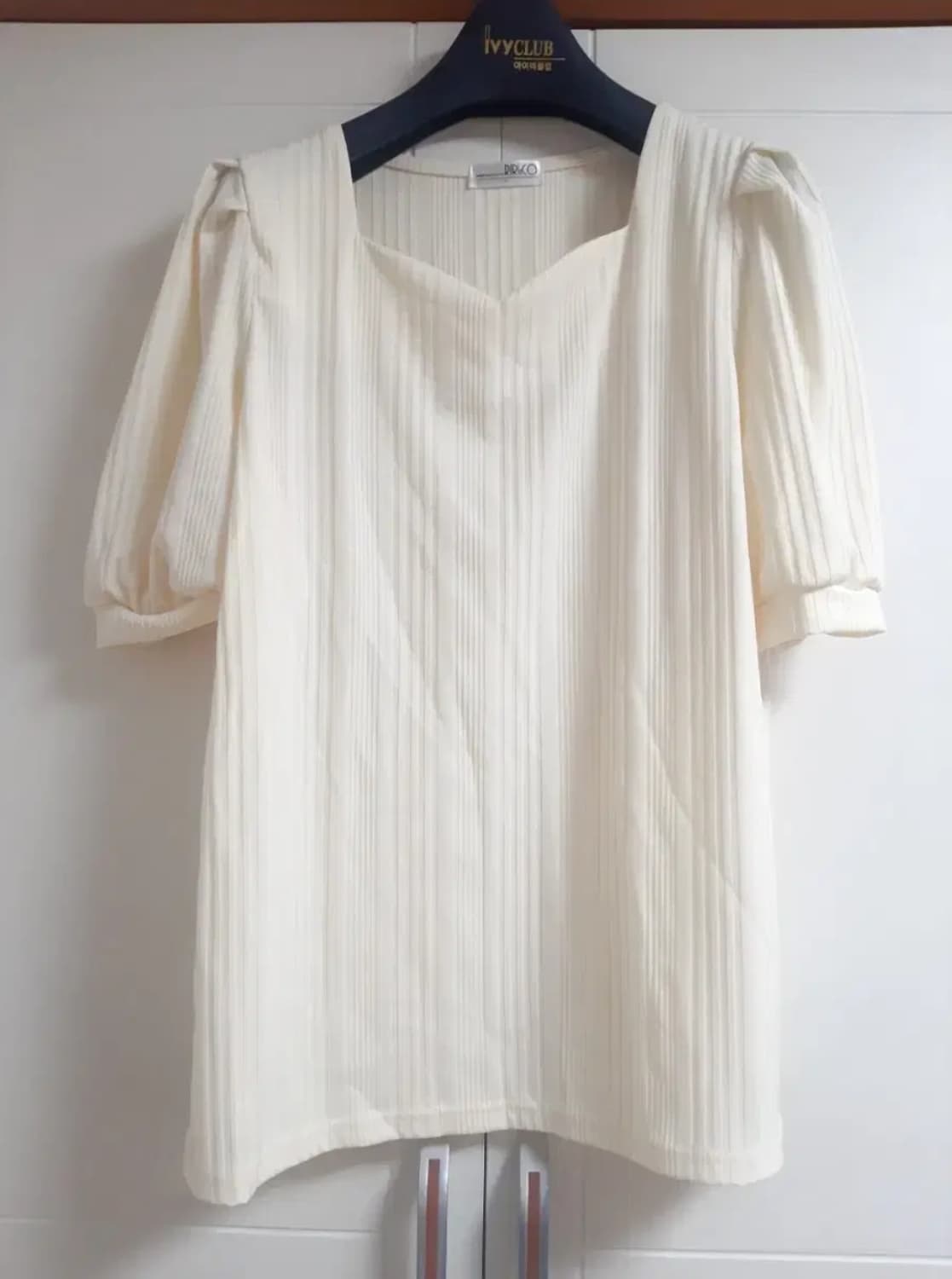 리리앤코 스퀘어 하트넥 퍼프 반팔 블라우스 티 상품이미지1