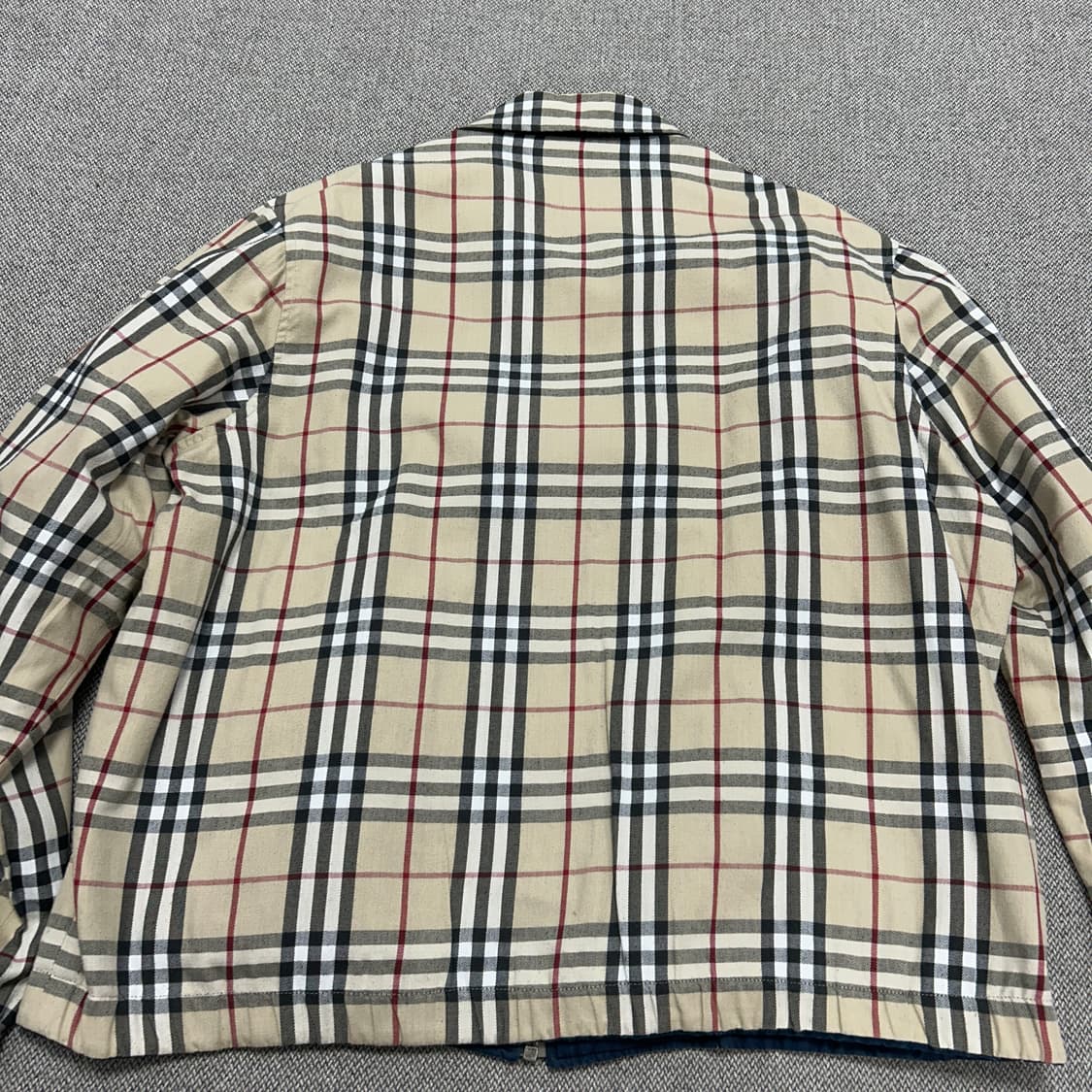 버버리 리버시블 노바체크 스윙톱 자켓(50) 상품이미지3