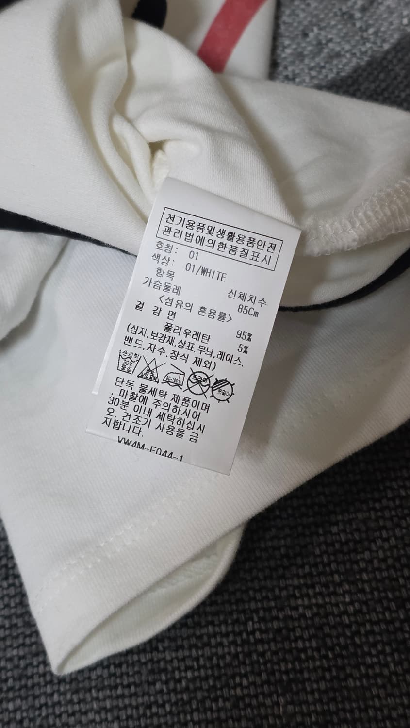 [아이돌 착용] RAIVE 레이브 백리스 De Flores 핫걸 티셔츠 상품이미지8