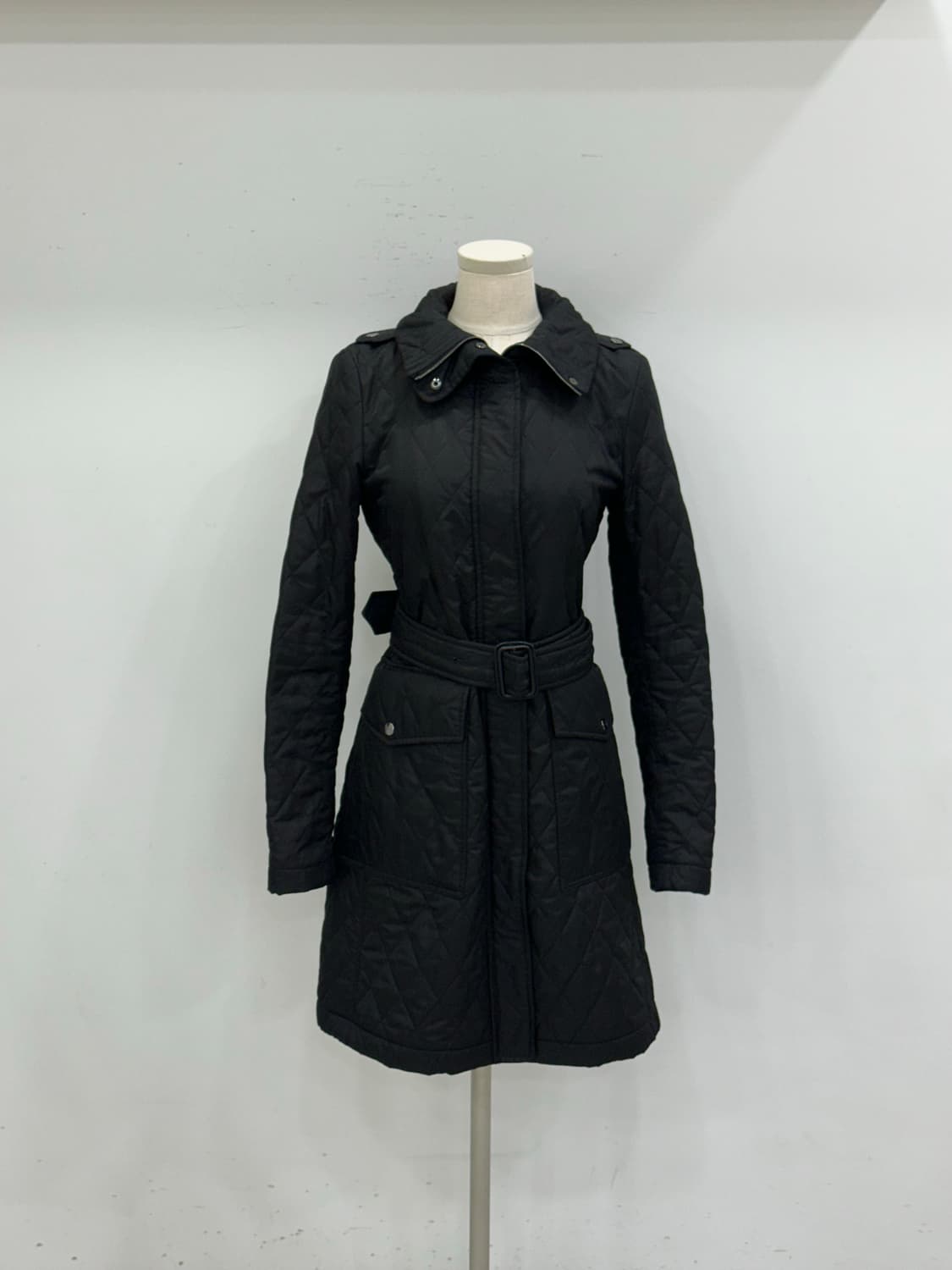 버버리 블랙 롱 퀼팅 코트 상품이미지1