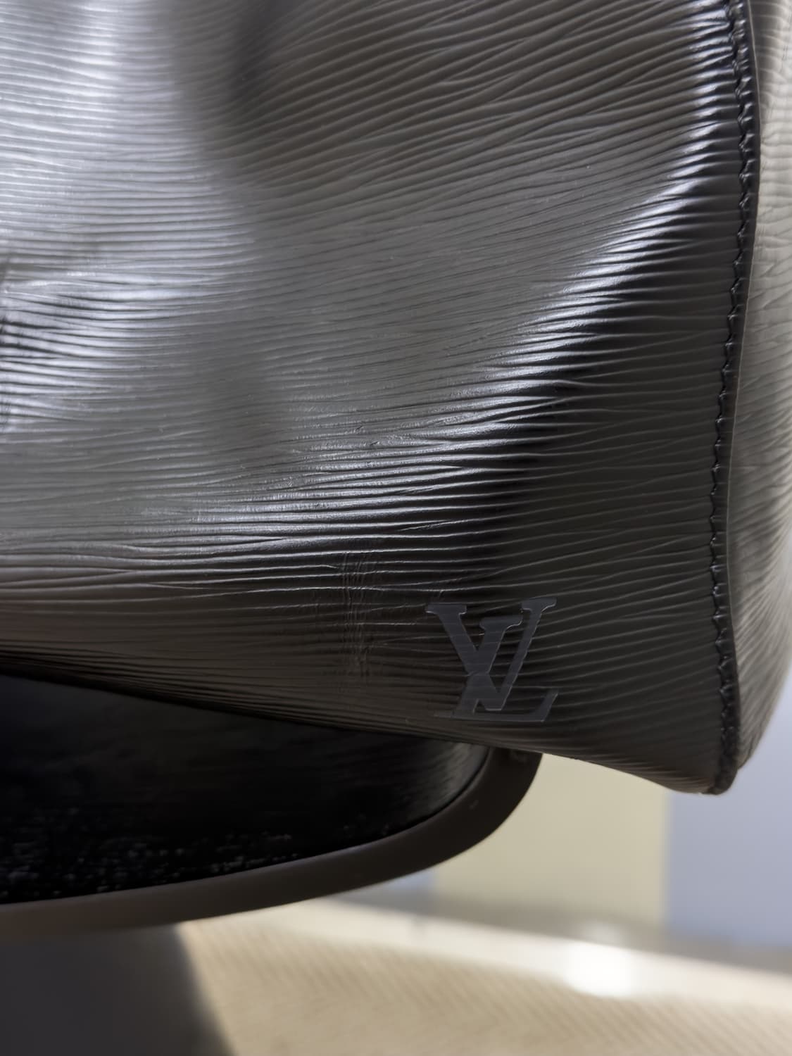 루이비통 에삐 키폴 55 보스턴백 상품이미지6