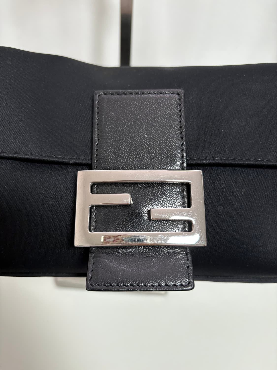 펜디 나일론 바게트백 블랙 상품이미지3