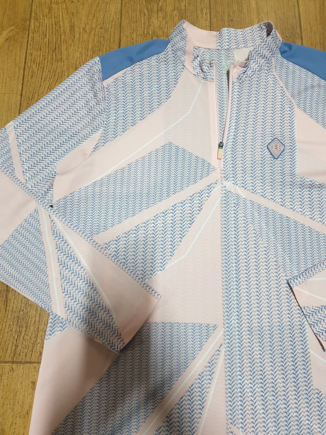 1021 코오롱 아웃도어 반집업 100 사이즈입니다 상품이미지4