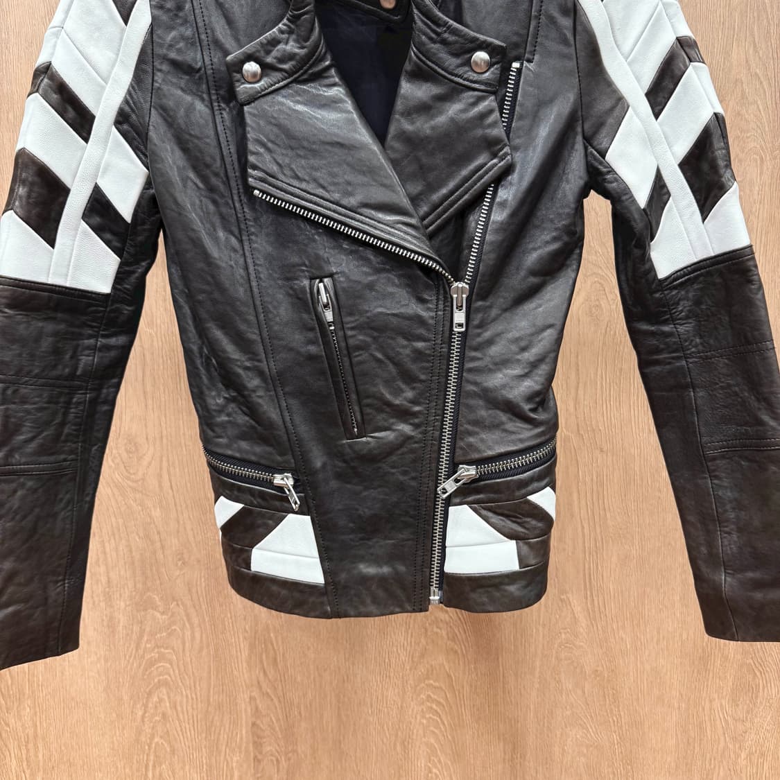 이로 양가죽 라이더 자켓 사선지퍼 스냅 버튼 넥 디테일 투톤 배색 상품이미지5