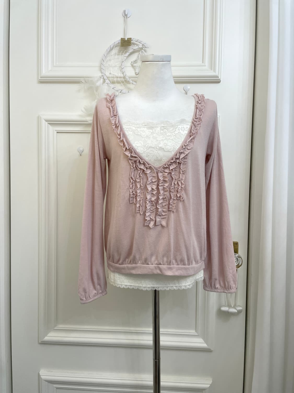 indipink ruffle v-neck top&ivory lace sl 상품이미지1