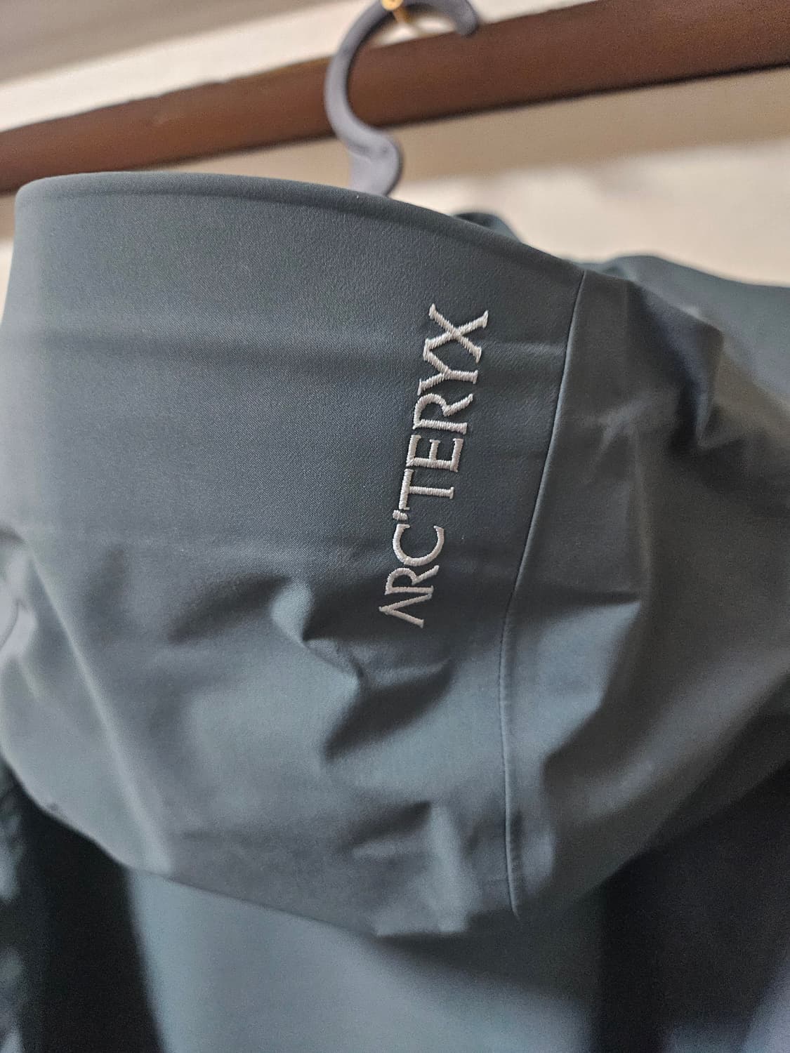 아크테릭스 고어텍스 Rush Jacket L 상품이미지3