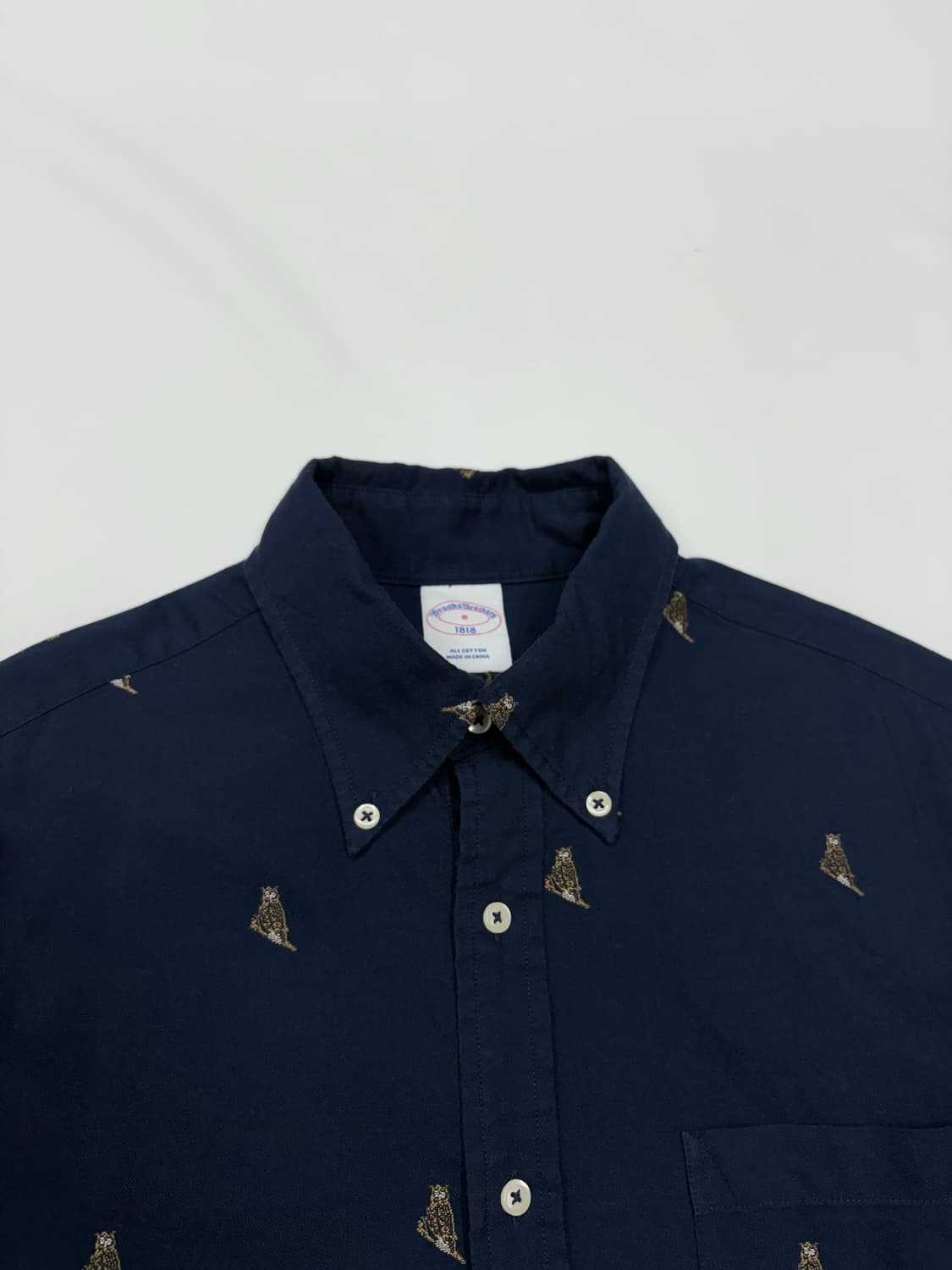 네이비 색상의 브룩스브라더스 셔츠입니다. 옥스포드 원단이라 탄탄하고, 아 상품이미지3