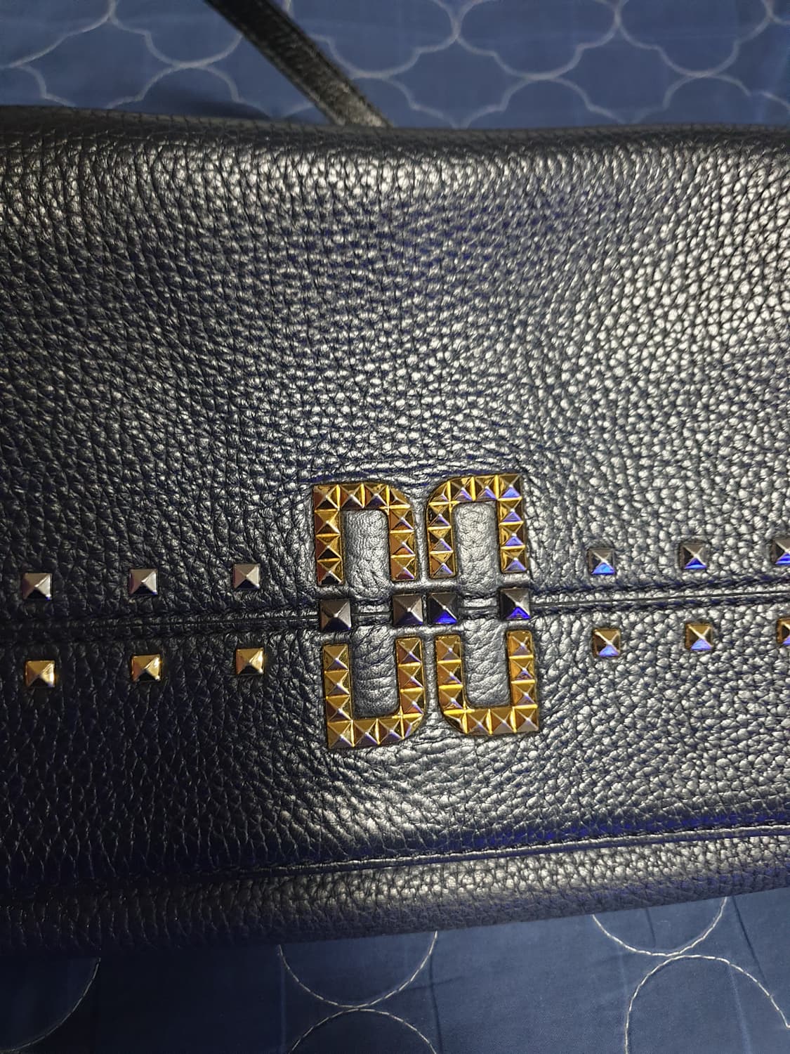 (단종매물) 닥스 스터드 DD금장로고 소가죽 크로스 숄더백 블랙 상품이미지2