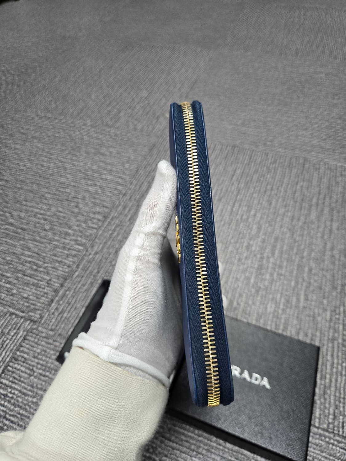 [특가][정품] 프라다 사피아노 지퍼돌이 장지갑 상품이미지5