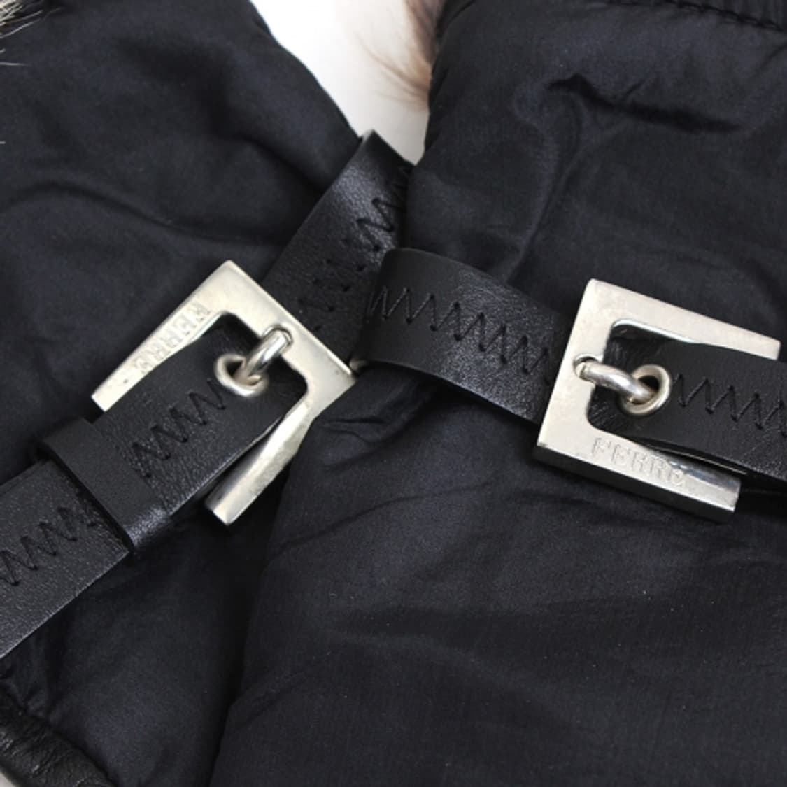 지안 프랑코 페레 블랙 램스킨 장갑 상품이미지5