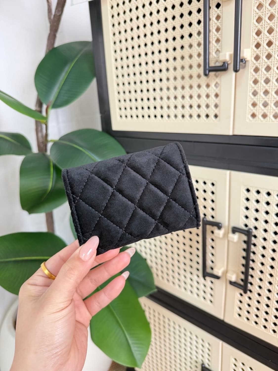  샤넬뷰티 CC로고 리미티드 벨벳 반지갑 풀박스  상품이미지4