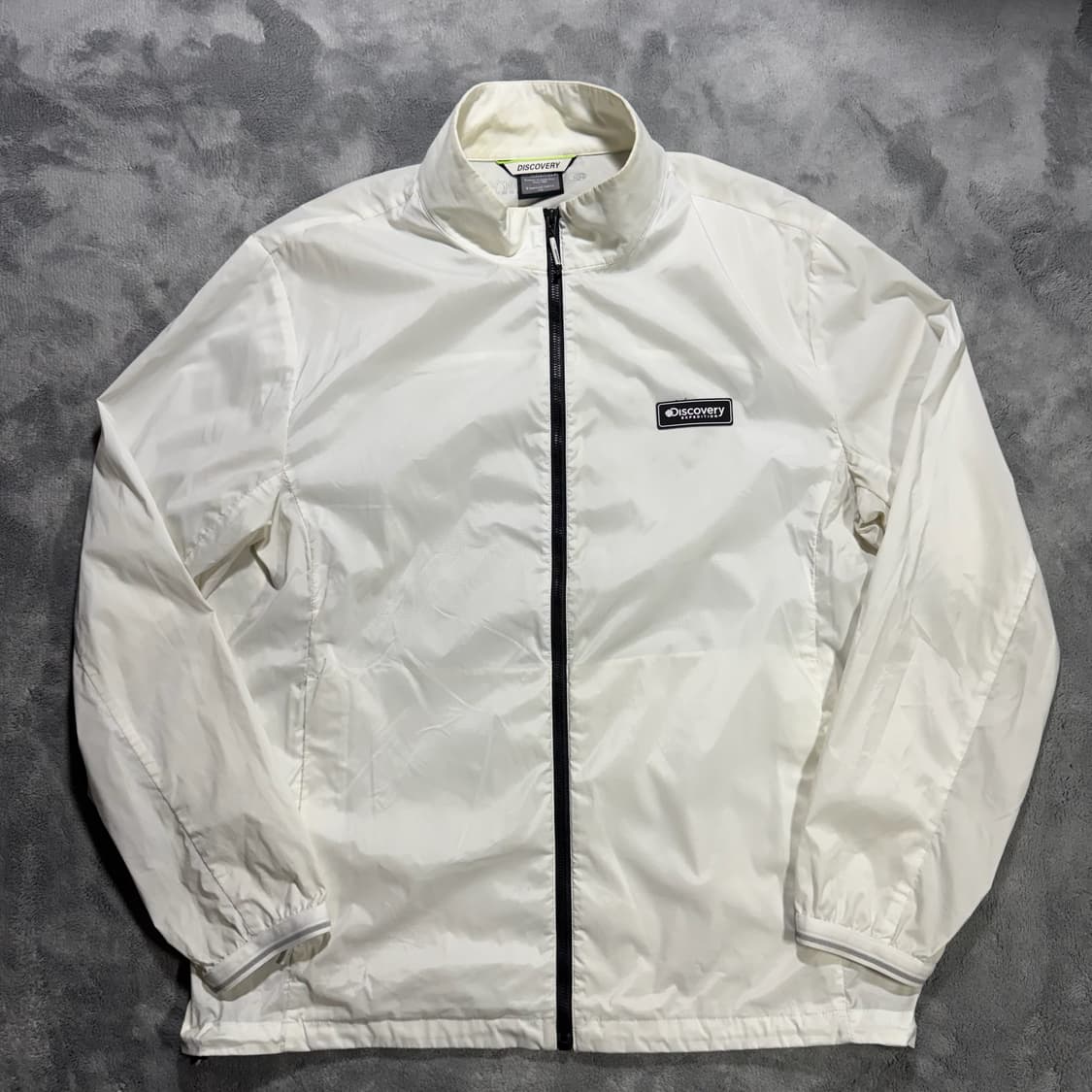 디스커버리 화이트 경량 바람막이  상품이미지1