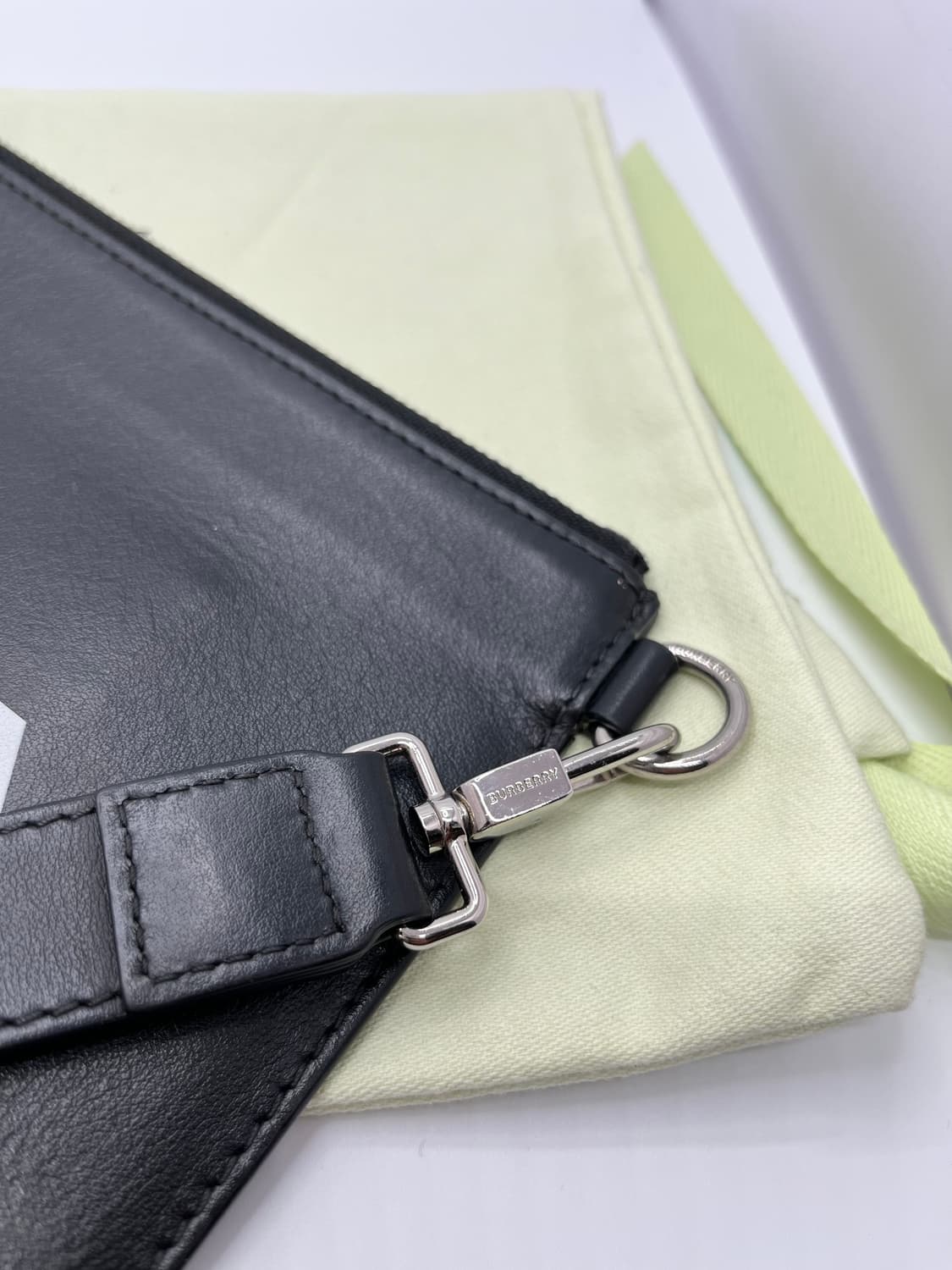 버버리 로고 클러치백 상품이미지4