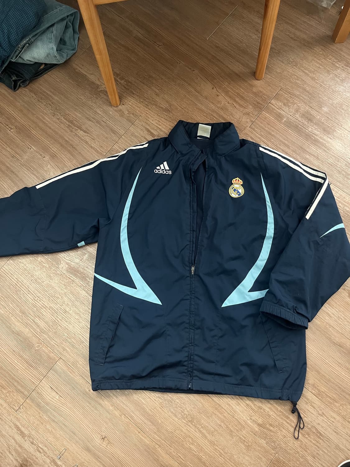 아디다스 레알마드리드 유니폼 바람막이 상품이미지1