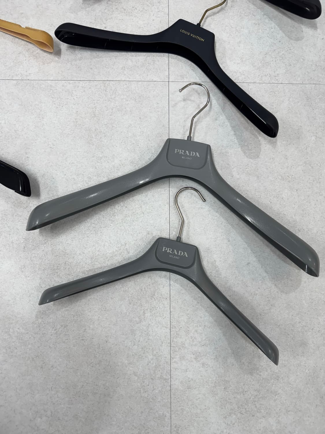 명품옷걸이 셀린느 루이비통 미우미우 프라다 상품이미지8
