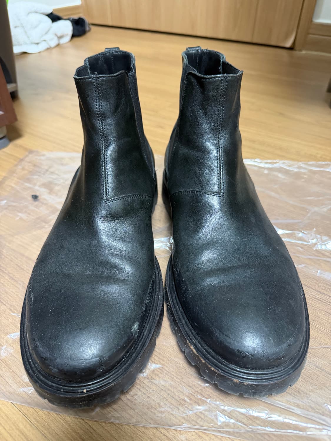 보테가베네타 첼시 러그 부츠 블랙 42사이즈 상품이미지1