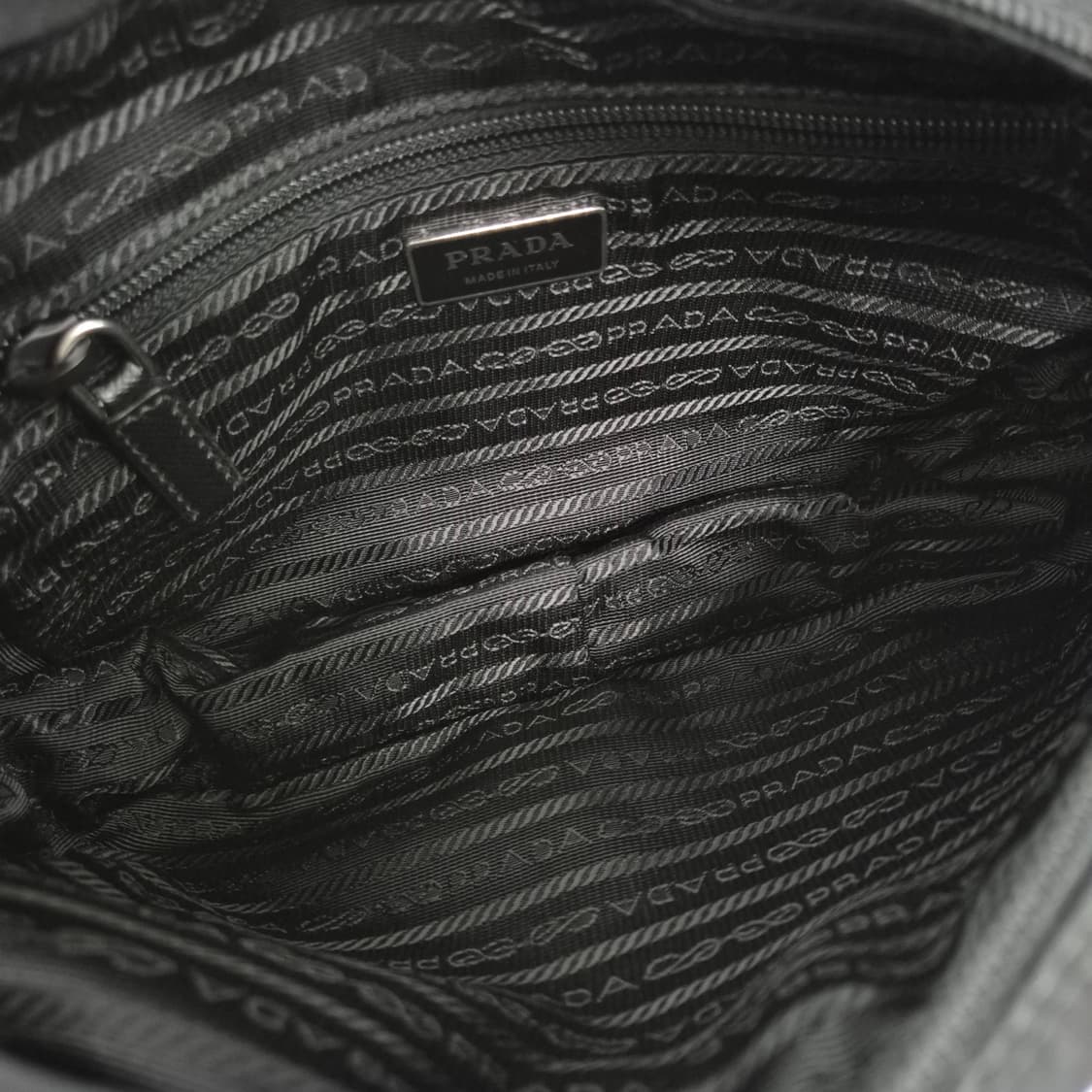 [감정완료] 프라다 리나일론 포켓 크로스백 블랙 (1BC167) 상품이미지9