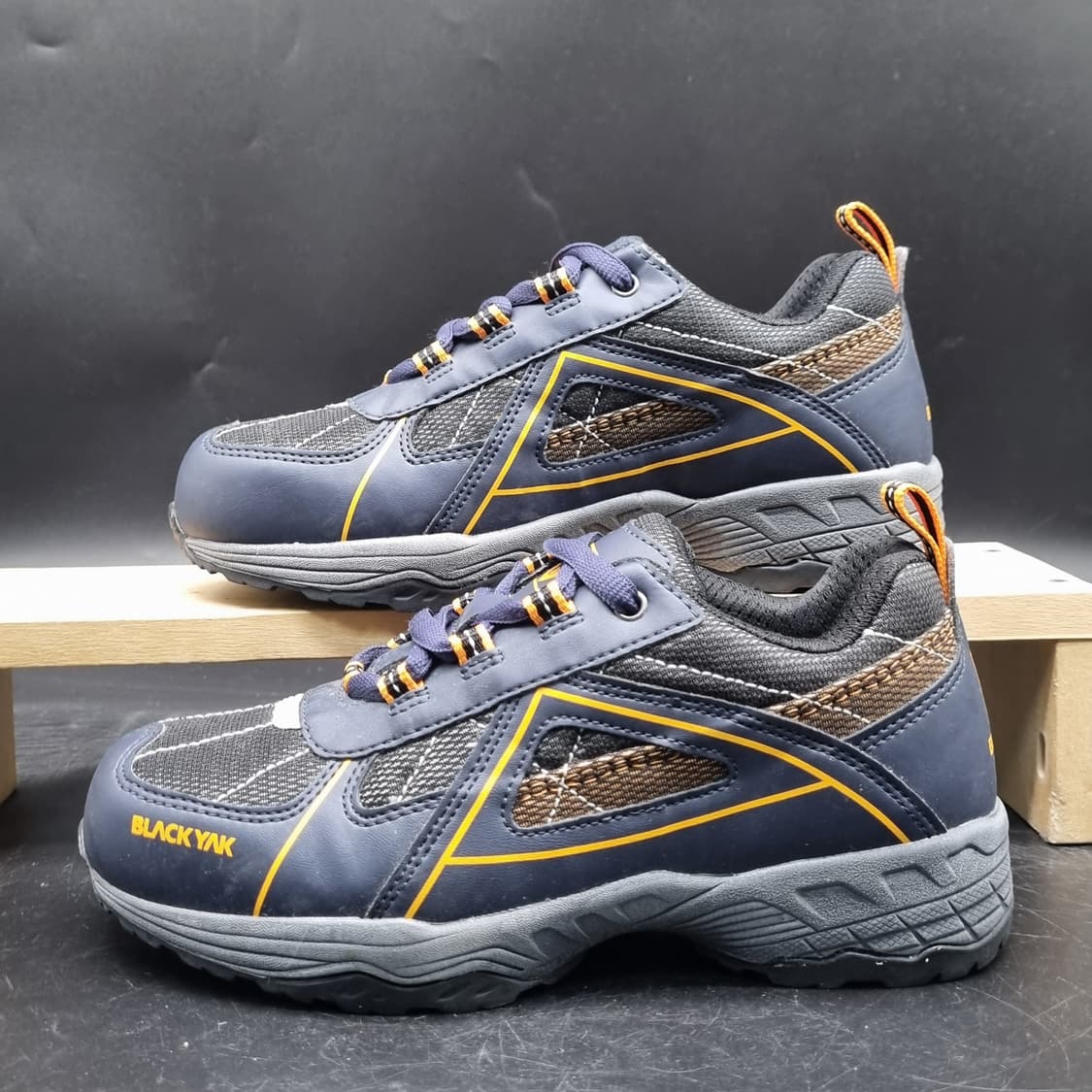 새상품 블랙야크 4인치 안전화240 상품이미지1