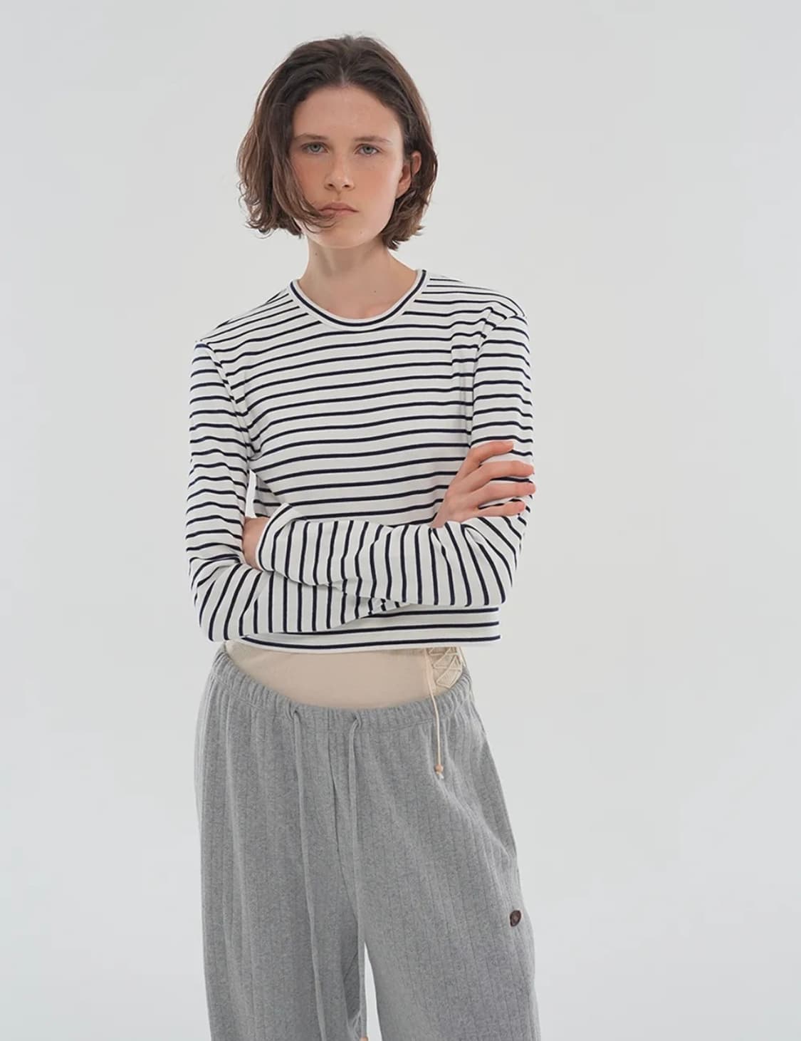 엘엘엘 디자인 스튜디오 스트라이프 크롭 롱슬리브티_화이트 상품이미지2