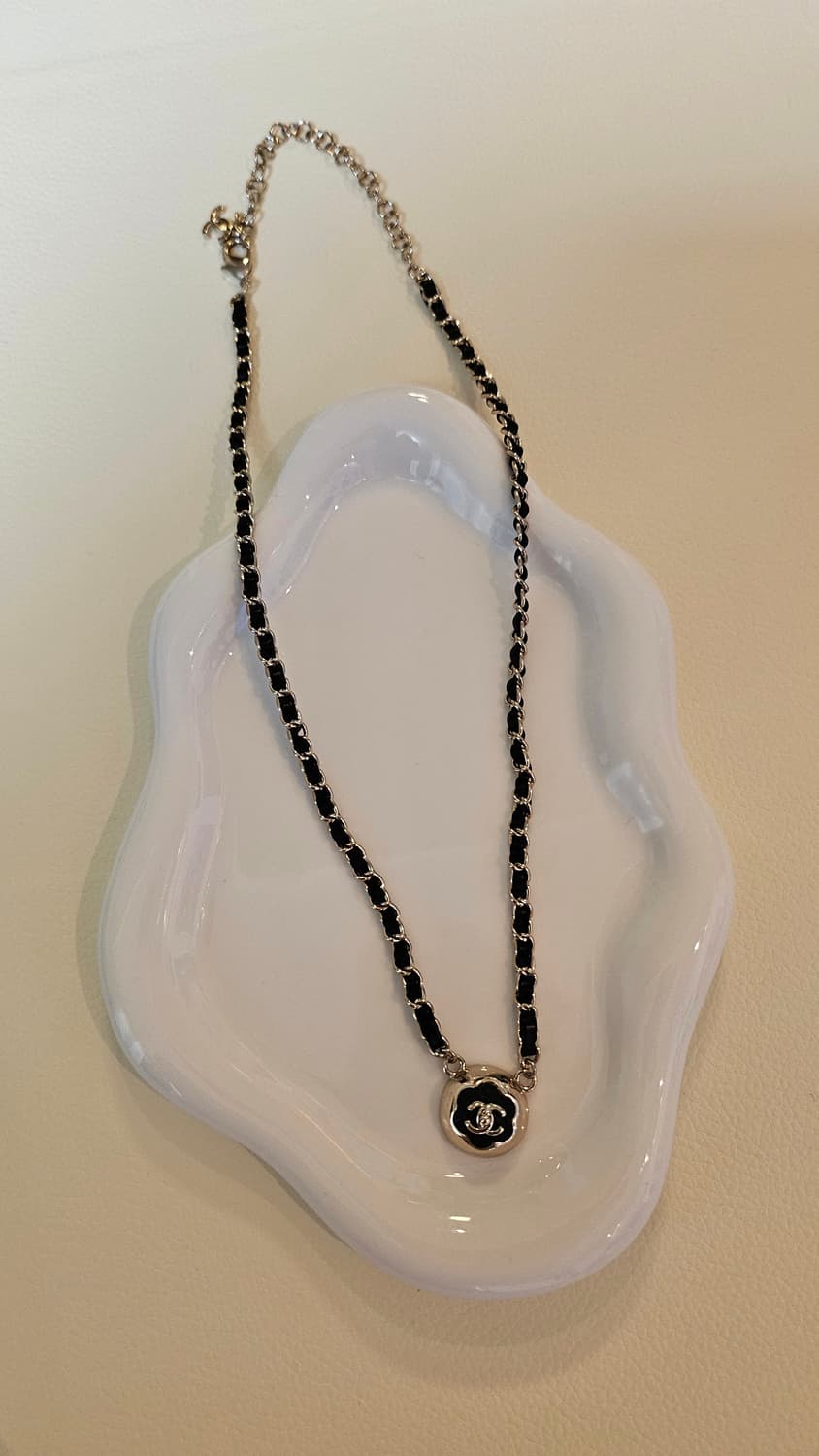 샤넬 블랙 투톤 까멜리아 턴락 가죽체인 목걸이 업사이클링  상품이미지6