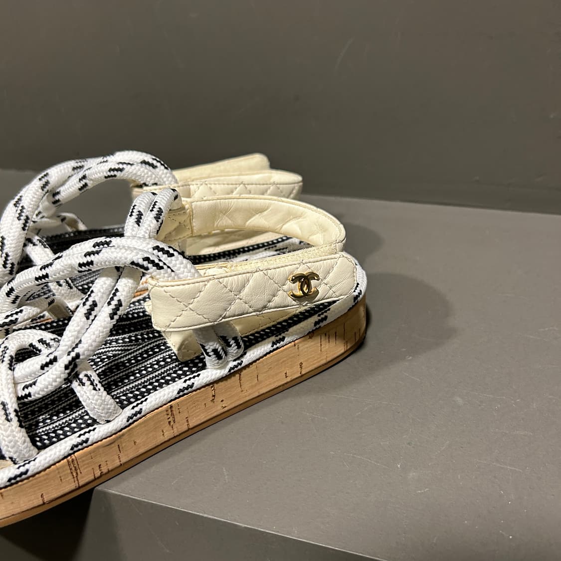 샤넬 램스킨 퀼팅 벨크로 스트랩 샌들 상품이미지4