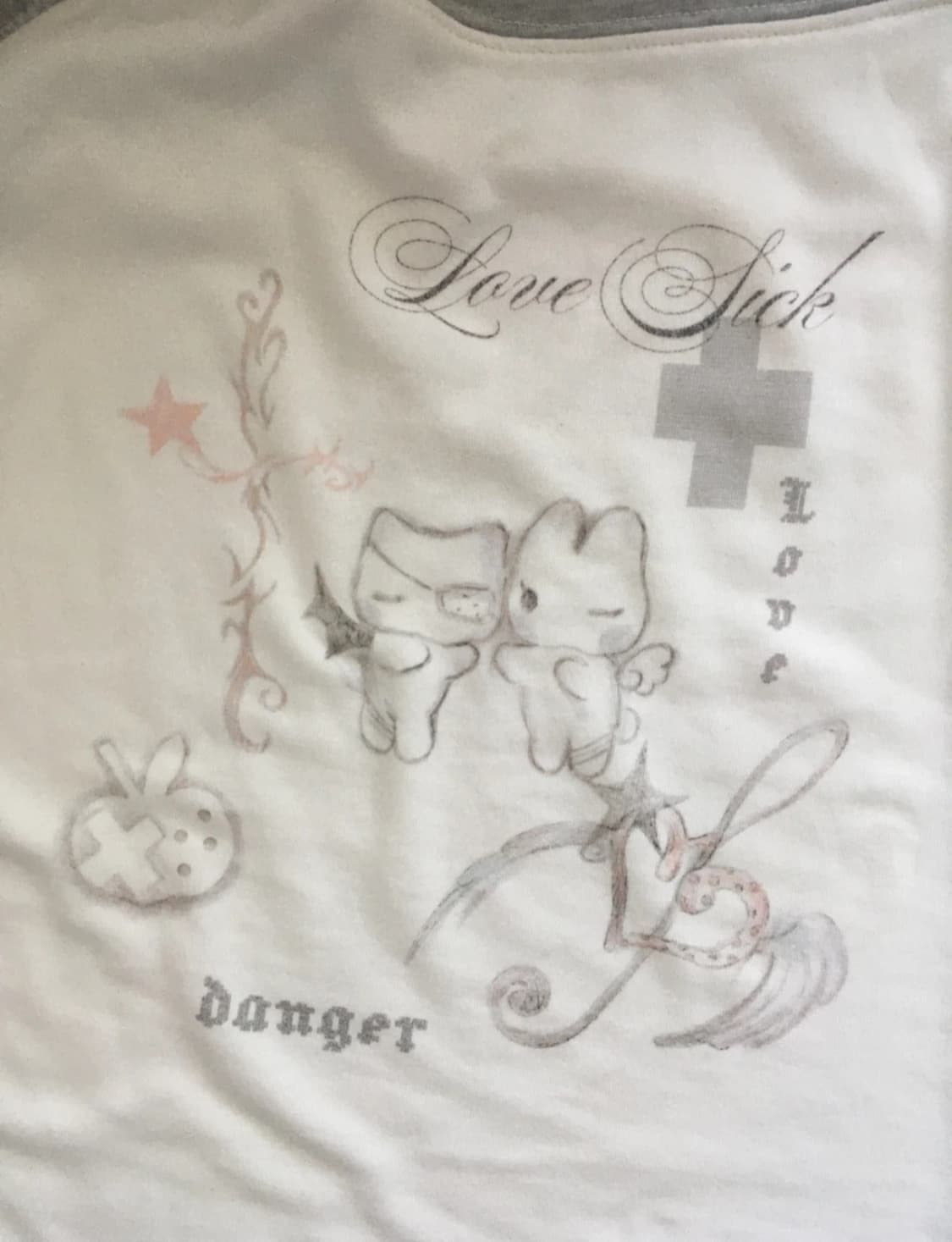 허그유어스킨 러브 시크 드로잉탑 상품이미지3