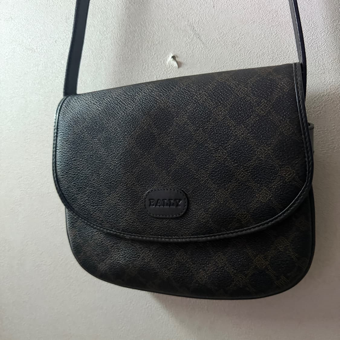 빈티지 발리 로고 라운드 크로스백 상품이미지1