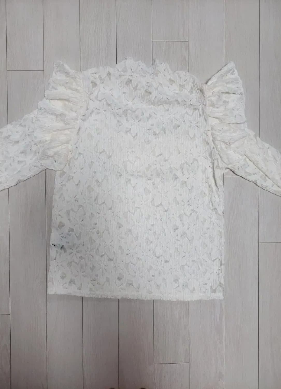 새상품급처!플라스틱아일랜드 레이스 소매러플프릴 니트블라우스 레니본st 상품이미지2