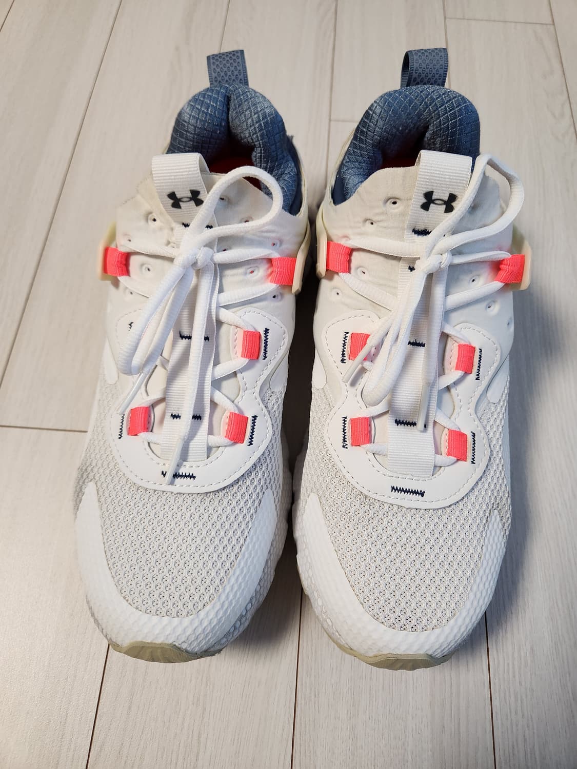 언더아머 운동화 HOVR 메가 MVMNT 신발_T 3023594-104  상품이미지2