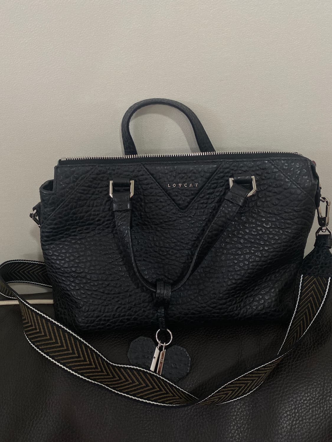 러브캣 블랙 가죽 토트백 상품이미지1