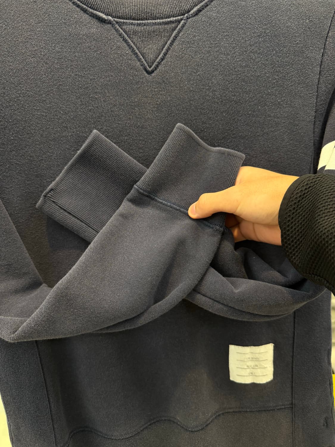 톰브라운 사선 완장 맨투맨 1사이즈 상품이미지2