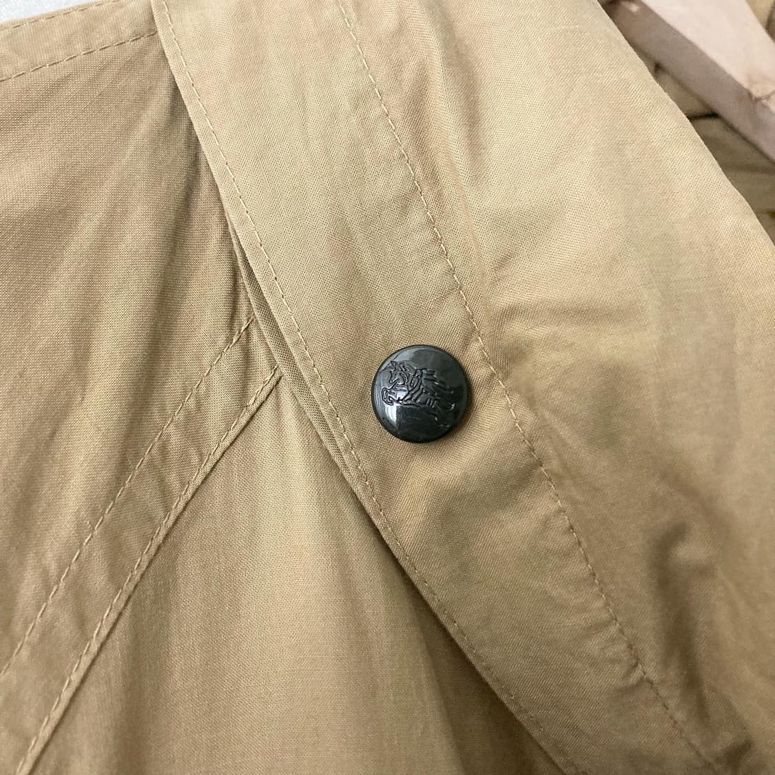 버버리  베이지 멀티포켓 버튼 코튼 미디 사파리 자켓 상품이미지3