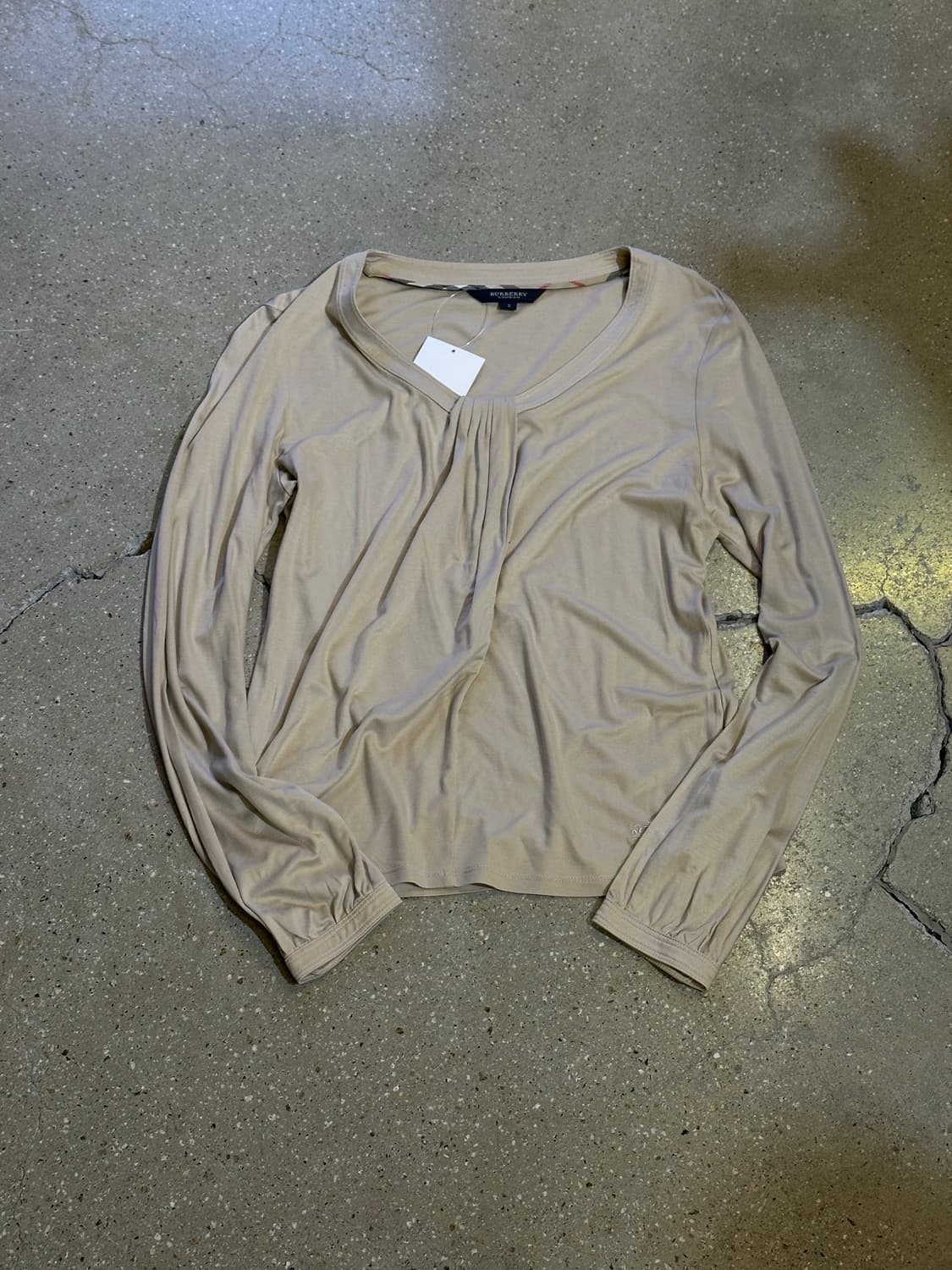 BURBERRY 버버리 베이지 셔링 롱슬리브 상품이미지4