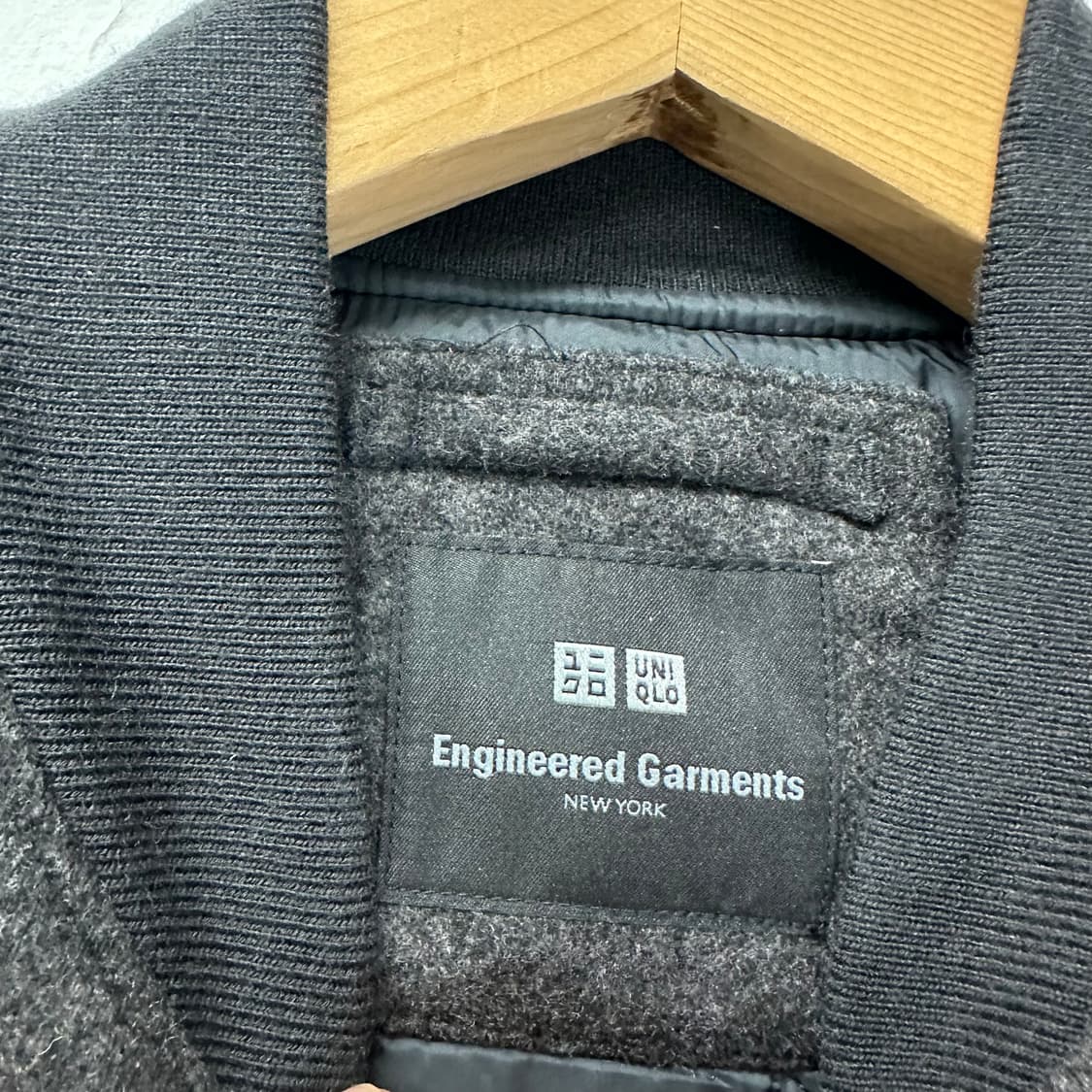 L 유니클로 엔지니어드가먼츠 차콜 블루종 봄버 자켓 상품이미지5