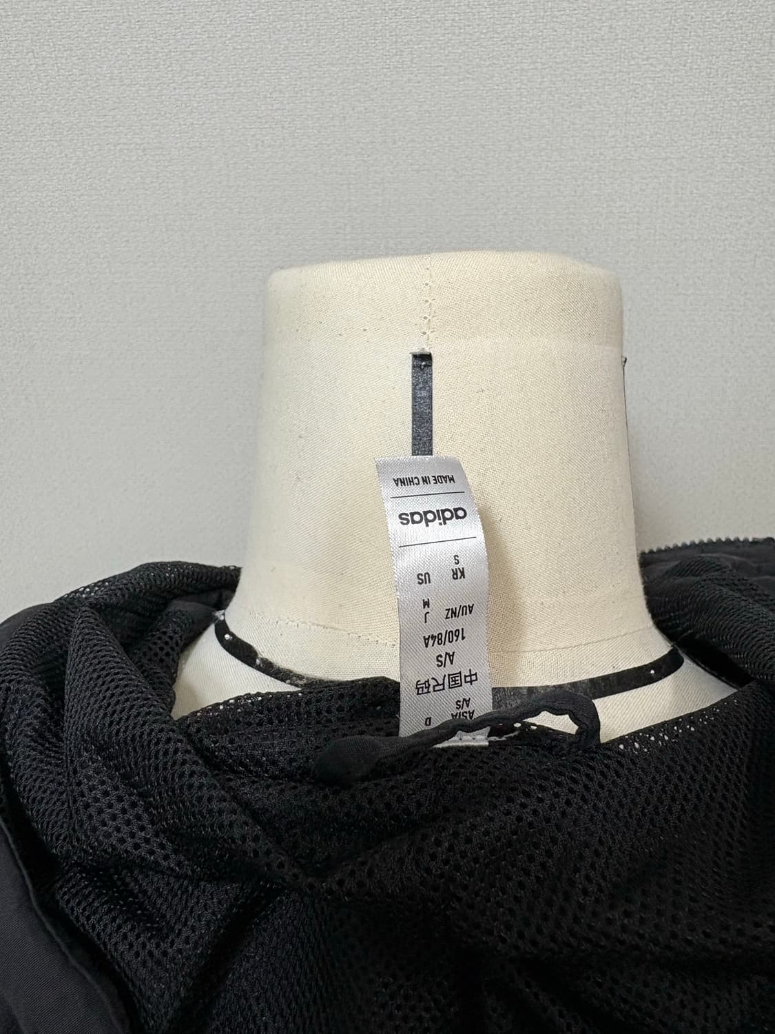아디다스 adidas 블랙 바람막이 져지 상품이미지4