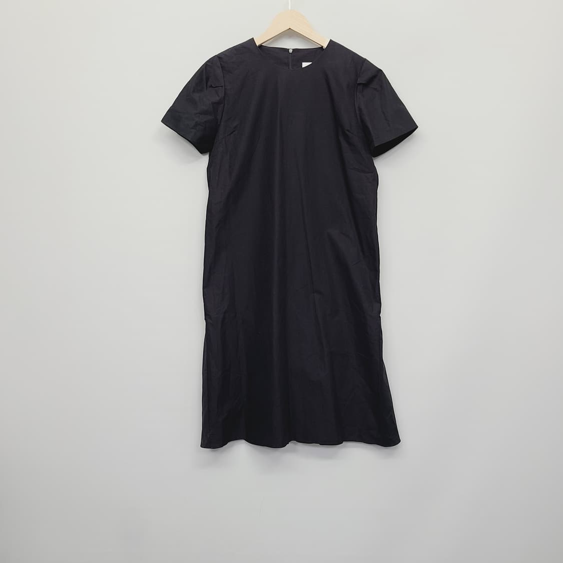 OWN 오운 미니멀 블랙 퍼프 플레어 원피스 상품이미지2