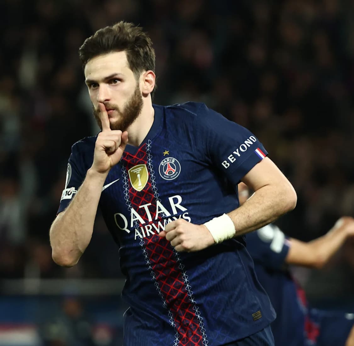 25-26 PSG 파리 홈킷 흐비차 유니폼 XL 상품이미지8