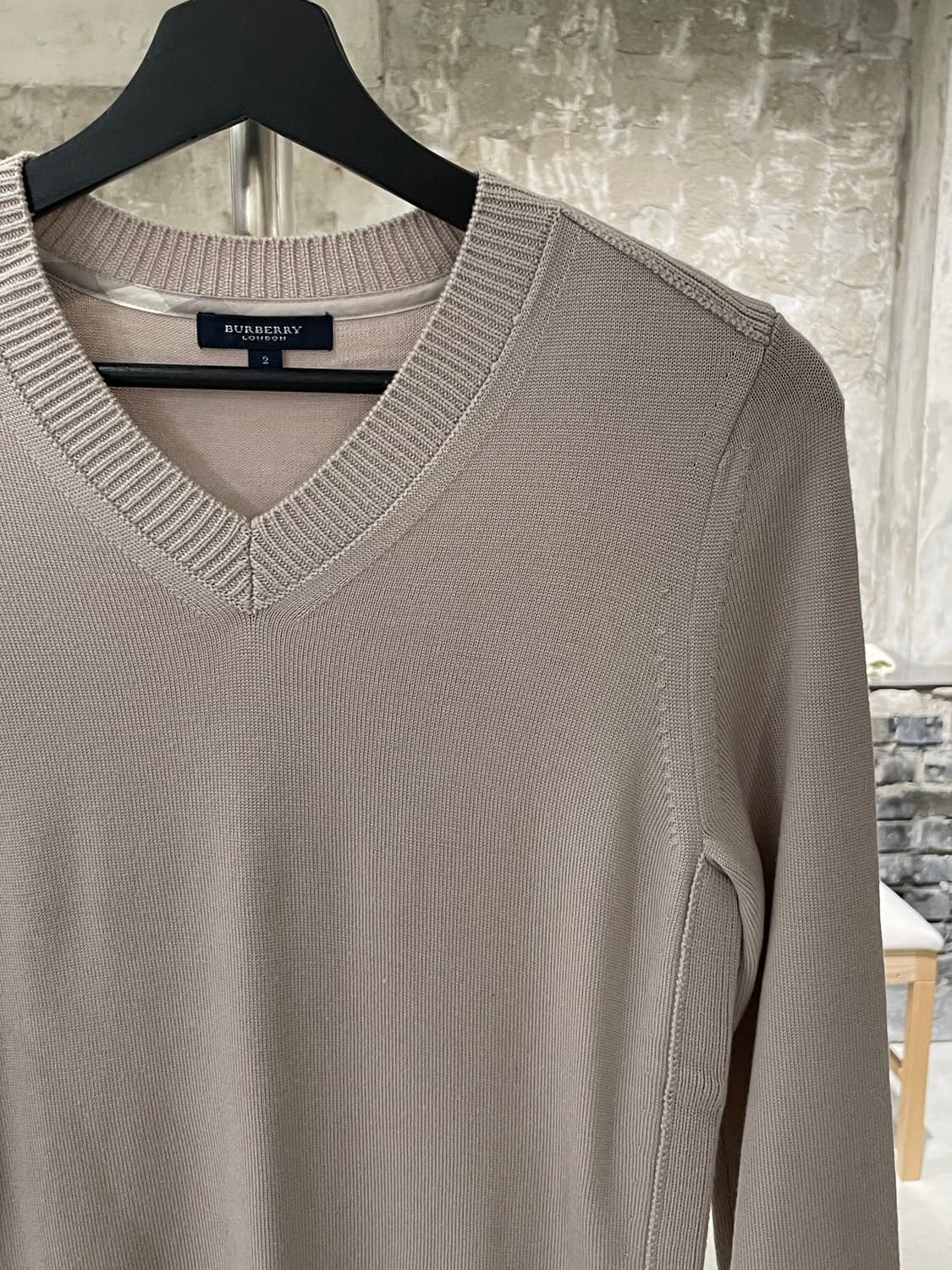 버버리 빌로우 기마로고 V넥 울 니트 상품이미지3