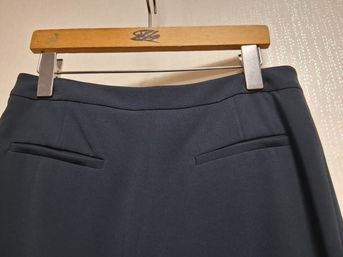 일본구제 띠어리 여성 춘추 네이비 팬츠 살짝 부츠컷 27 28
원산지 일 상품이미지5