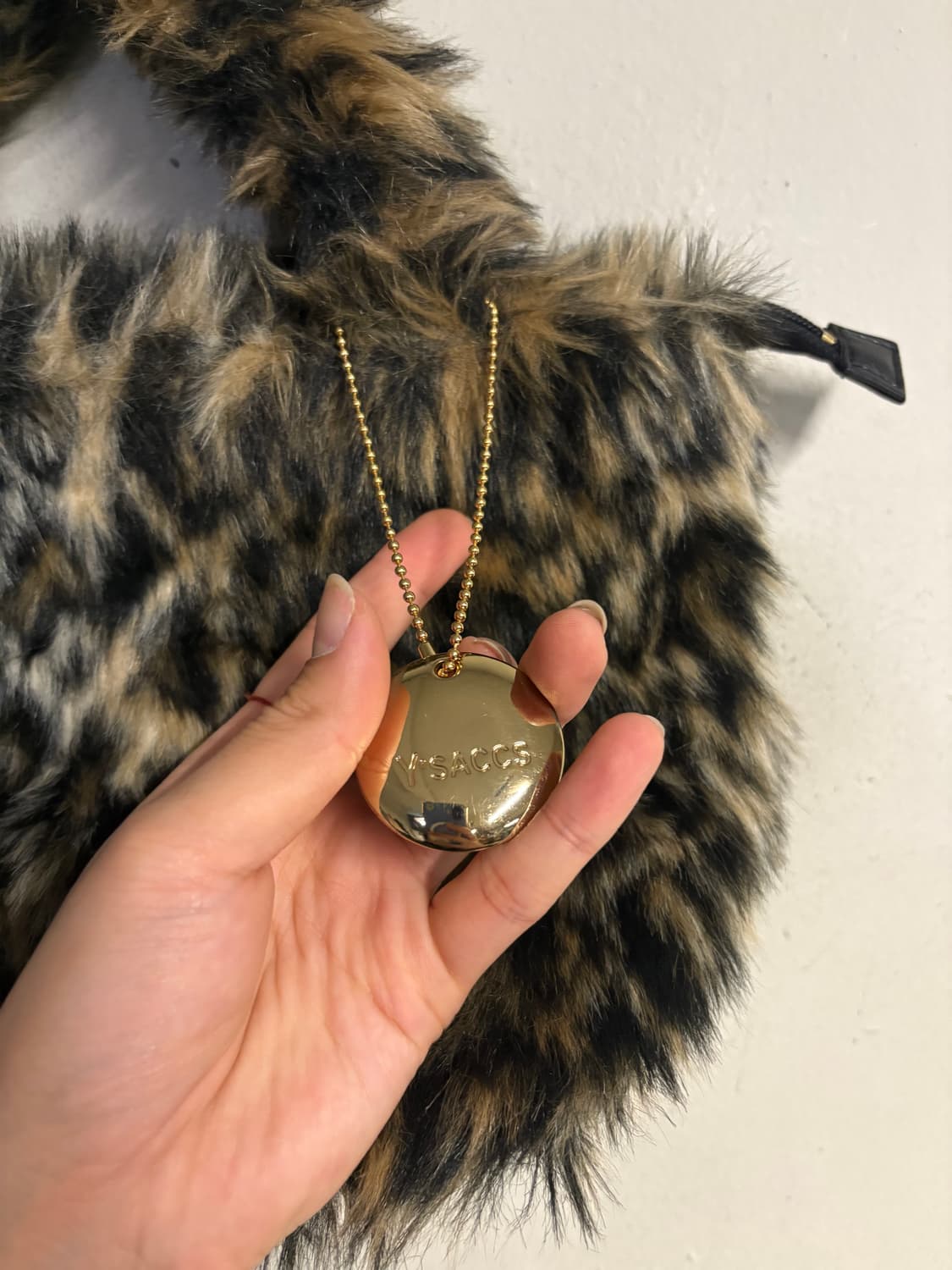 Y‘SACCS faux fur hand bag -5 (room) 상품이미지10